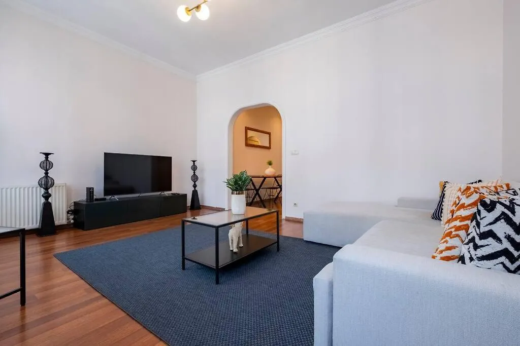 High-Ceiling Central 3-Bedroom With City View Istanbul Apartment