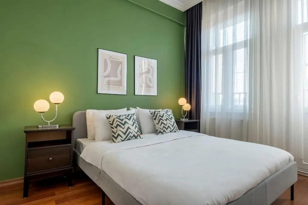 High-Ceiling Central 3-Bedroom With City View Istanbul Apartment