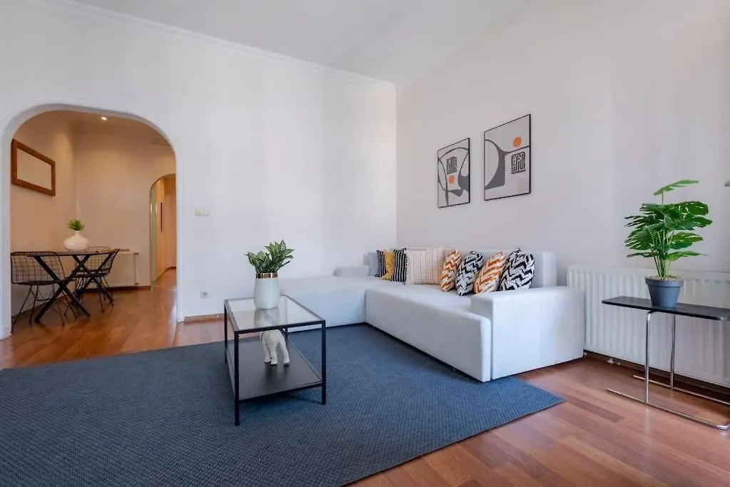 Apartment High-Ceiling Central 3-Bedroom With City View Istanbul Turkey