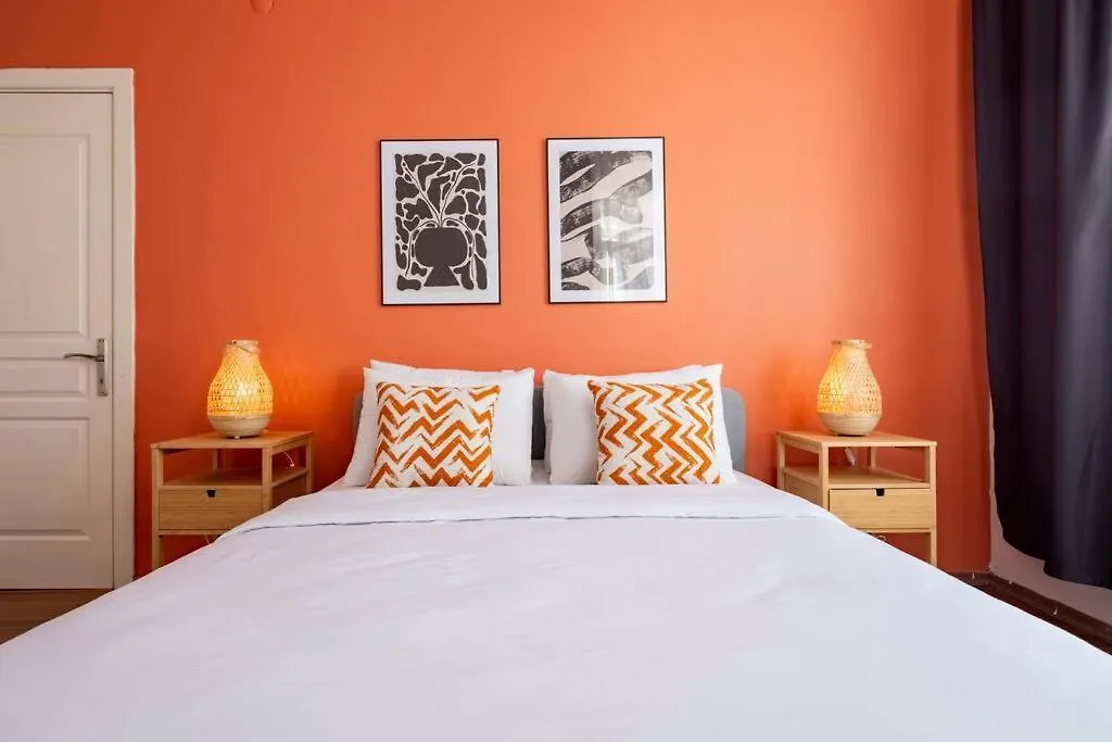 High-Ceiling Central 3-Bedroom With City View Estambul Apartamento