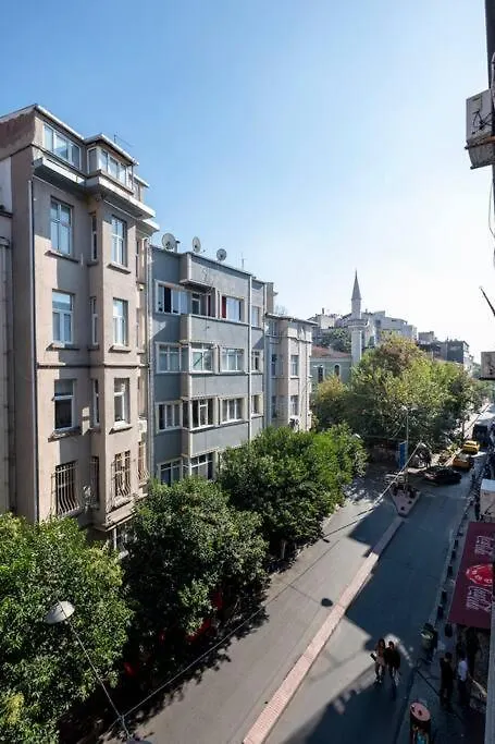 Apartamento High-Ceiling Central 3-Bedroom With City View Estambul